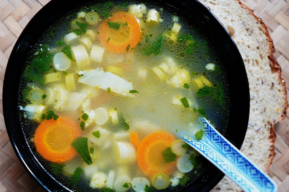 Leichte Spargelsuppe mit Karotten