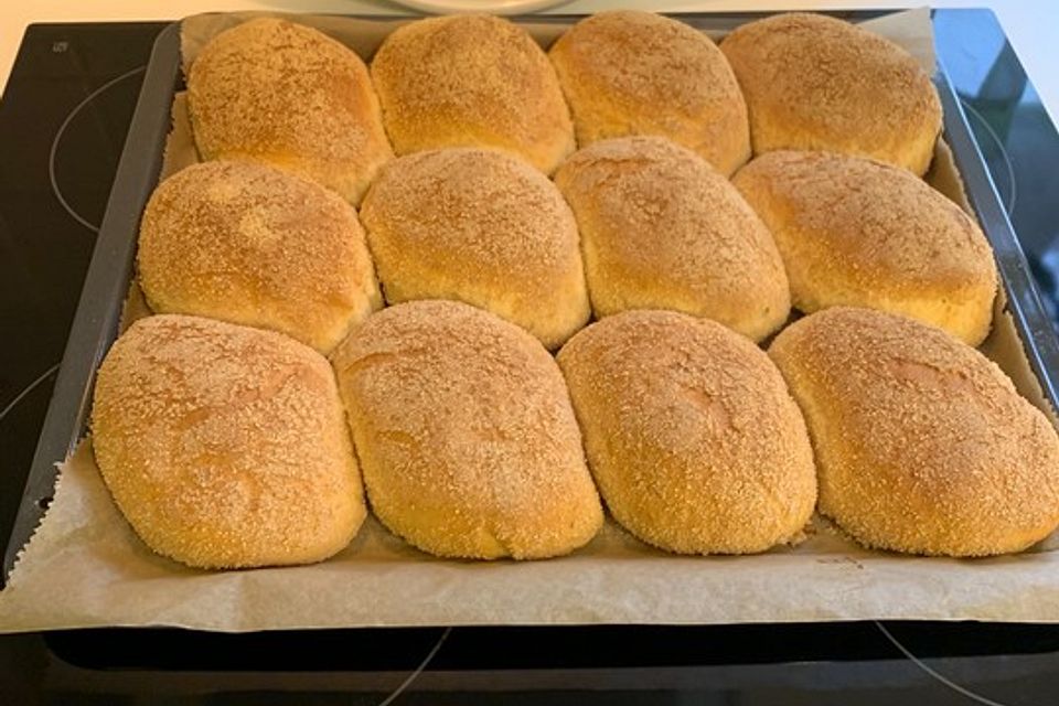 Kanelbrötchen aus Bremen - Milchbrötchen mit Zimt