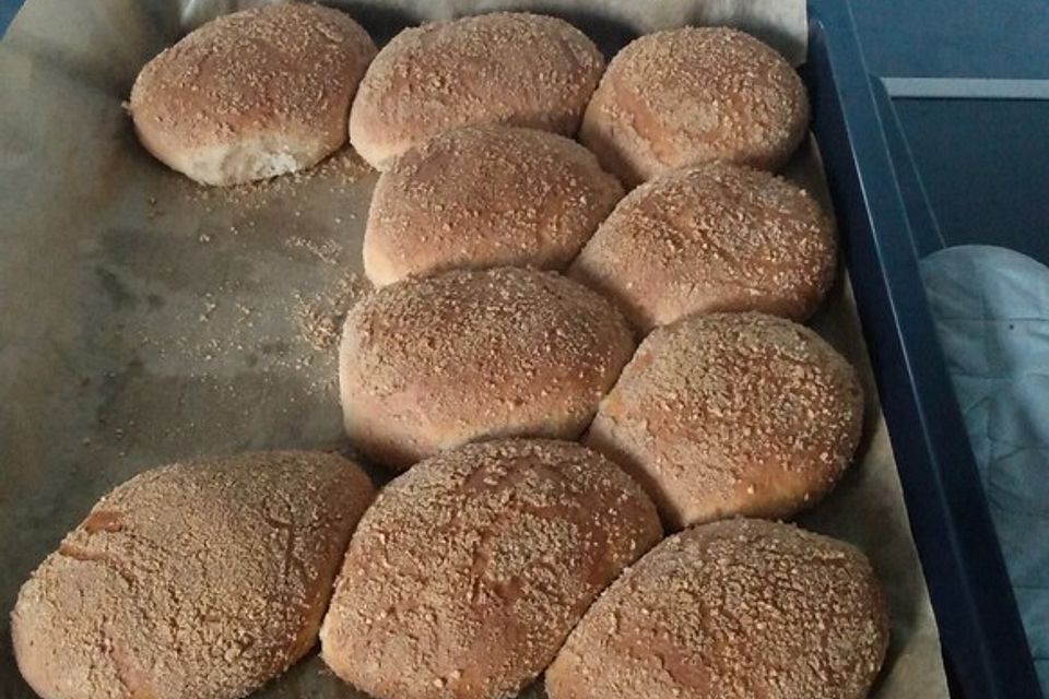 Kanelbrötchen aus Bremen - Milchbrötchen mit Zimt