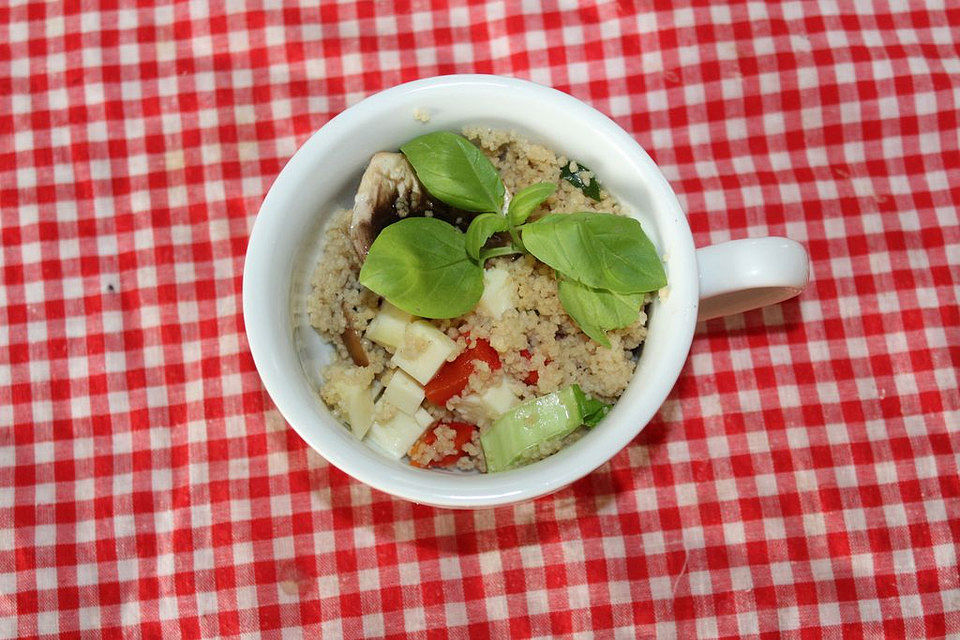 Couscous-Pfanne mit Champignons und Paprika