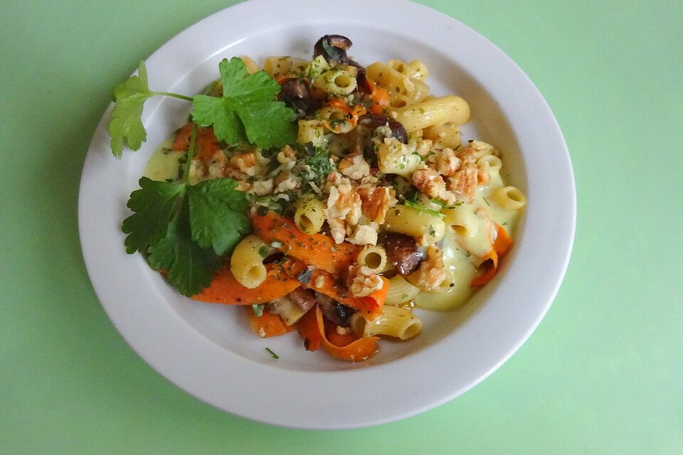 Spaghetti mit Champignons, Möhren und Gorgonzolasauce