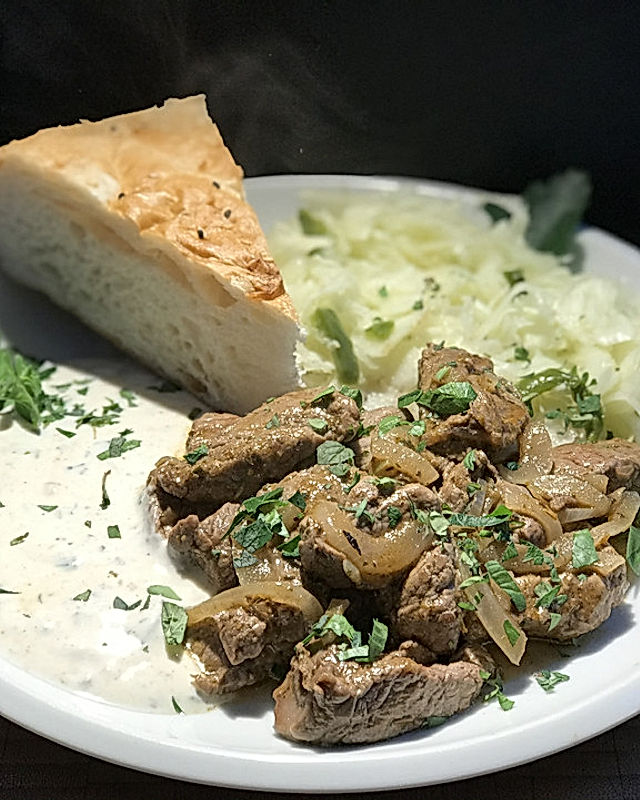 Steak-Gyros mit Joghurt, Krautsalat und Fladenbrot