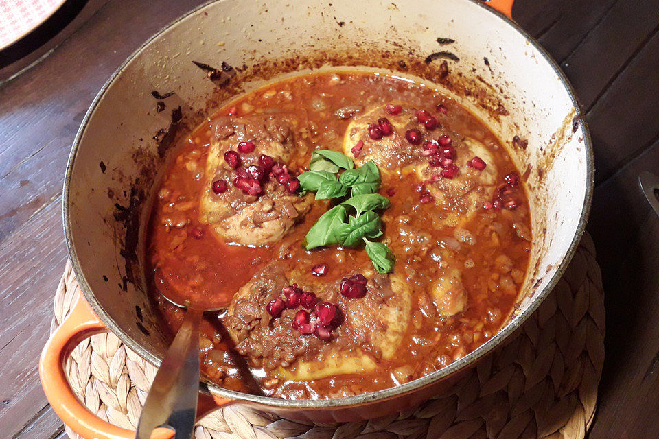 Persisches Huhn mit Granatapfel und Walnüssen