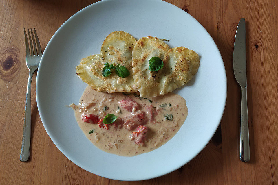 Ravioli mit Lachs-Spinat-Füllung