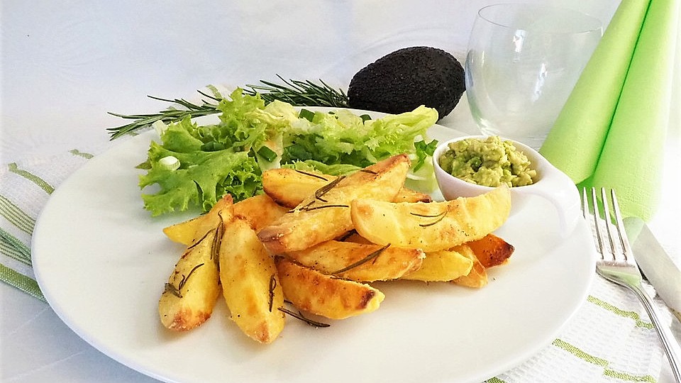 Ofen-Kartoffeln-mit-Avocadocreme