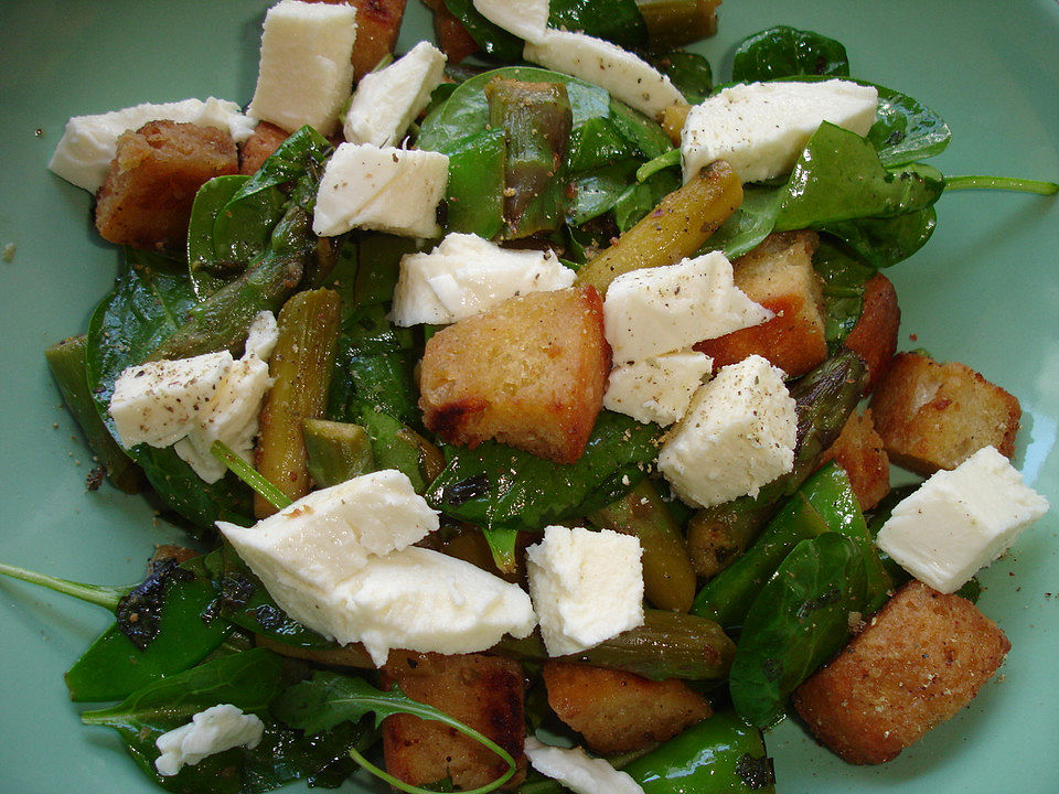 Brotsalat mit grünem Spargel und Zuckerschoten von dodith| Chefkoch