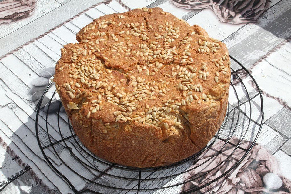 Mandel-Haselnuss-Einkorn-Dinkel-Roggensauerteig-Vollkorn-Brot