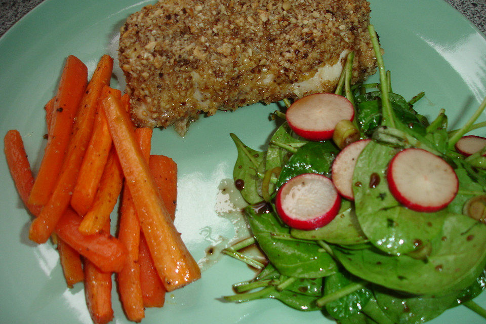 Dukkah-Hähnchen mit gerösteten Karotten und Salat