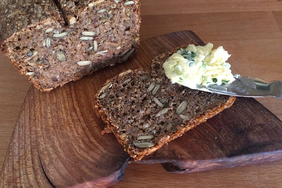 Sauerteigbrot mit Roggen, Weizen, Dinkel, Grünkern und Hafer