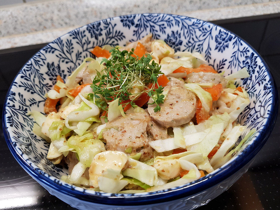 Spitzkohlsalat mit Weißwurst von küchen_zauber| Chefkoch