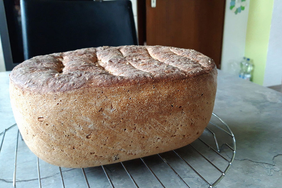 Sauerteig-Mehrkornbrot im Bräter oder Gusseisentopf gebacken