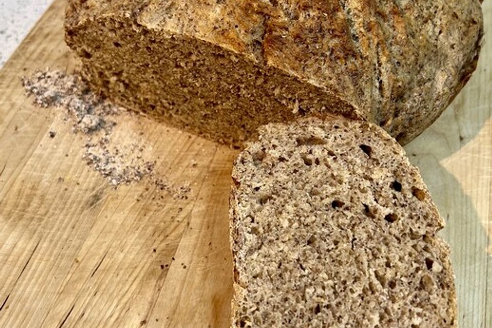 Sauerteig-Mehrkornbrot im Bräter oder Gusseisentopf gebacken