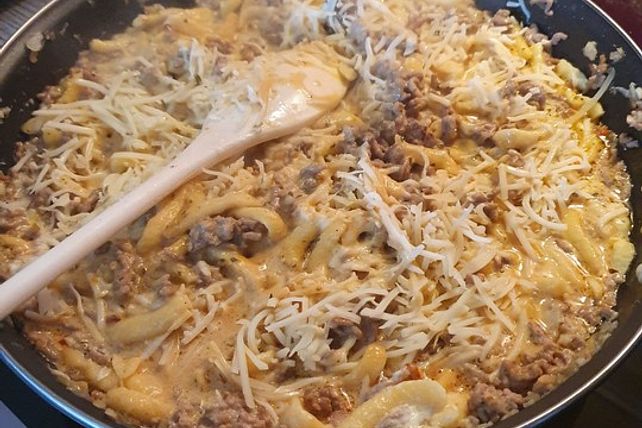 Spätzlepfanne mit Hackfleisch und Käse von Melanee91| Chefkoch