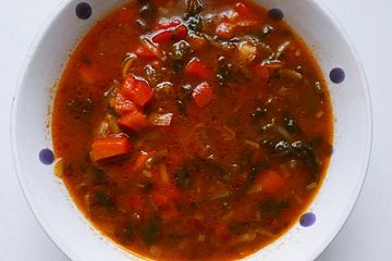 Tomatensuppe mit Kichererbsen und Paprika