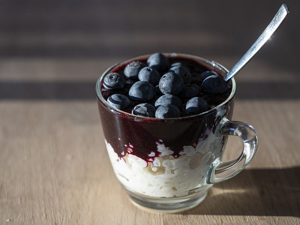 Milchreis mit Heidelbeersauce von mastert117 | Chefkoch