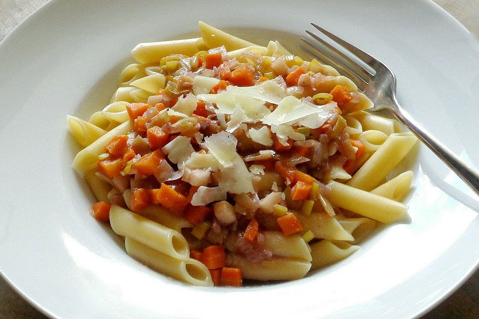 Penne in Rotwein-Gemüse-Sauce à la Didi