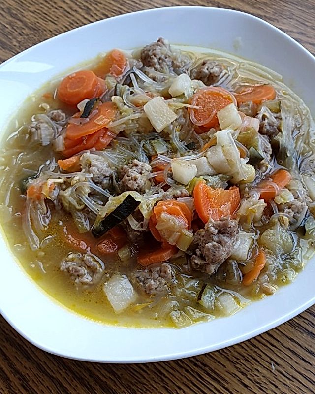 Gehacktes-Gemüse-Suppe auf thailändische Art