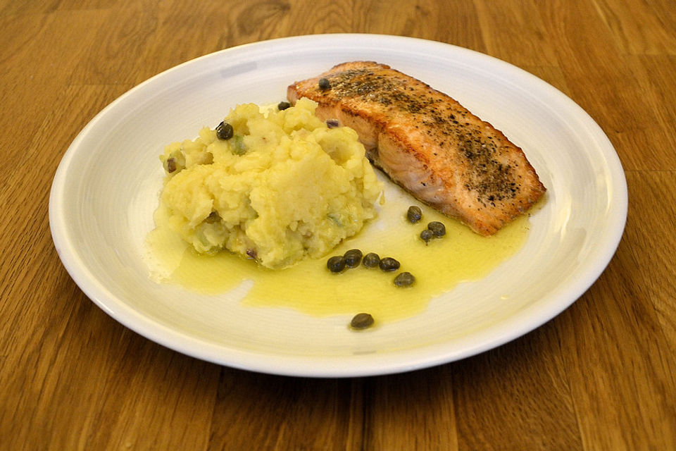 Lachs mit Kapern-Limetten-Butter