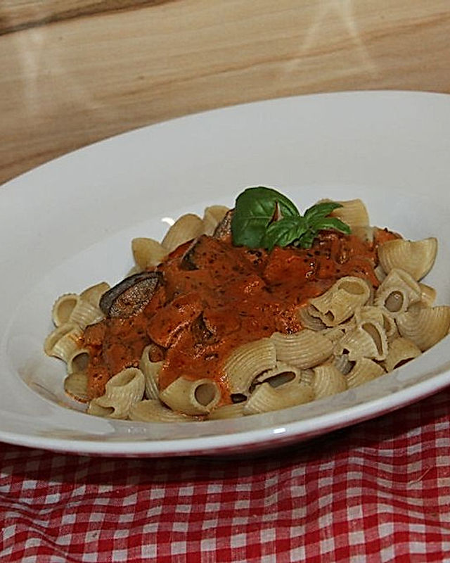 Tomaten-Sahne-Bärlauch-Zucchini-Sauce zu Hörnchen-Vollkorn-Pasta