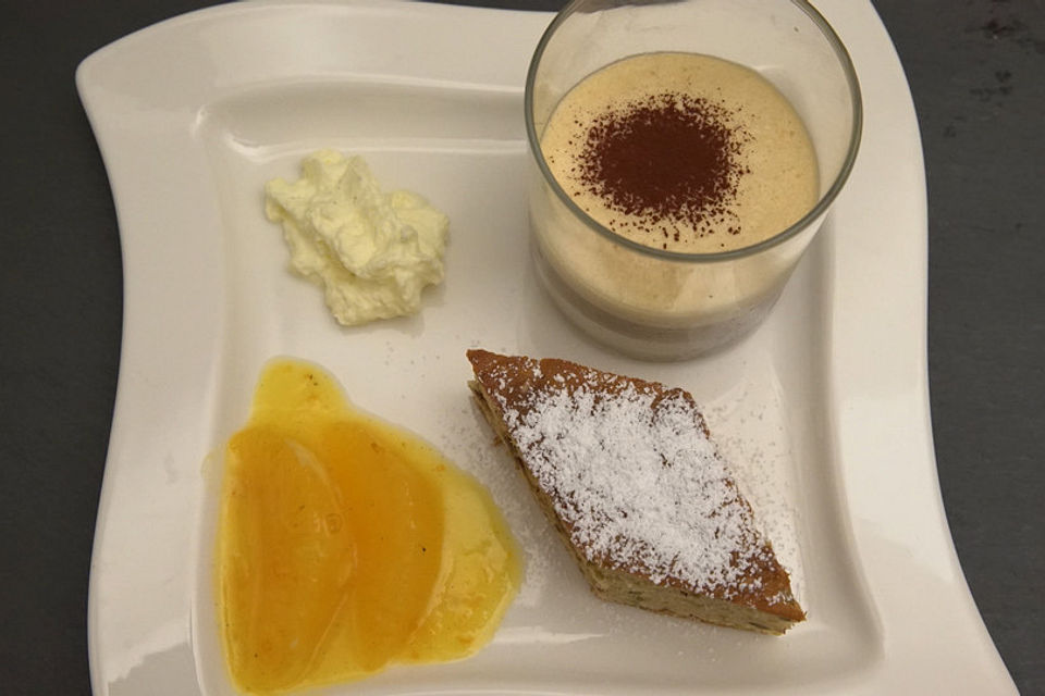 Cappuccino-Mousse, Ricotta-Pistazienkuchen, Orangenragout