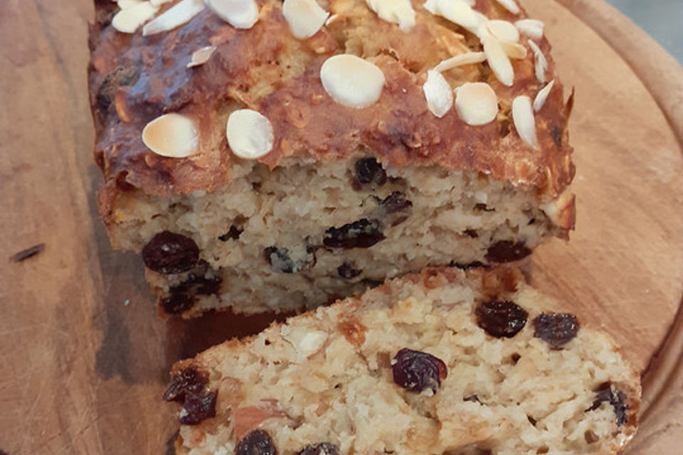 Bananenbrot mit Nüssen und Rosinen ohne Zucker