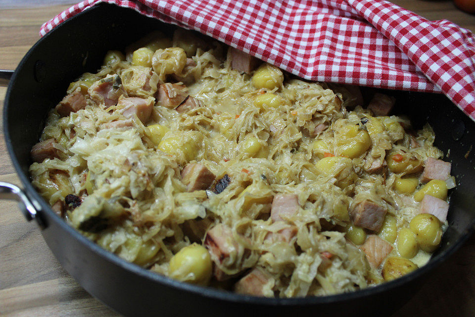 Schupfnudel-Kasseler-Pfanne mit Sauerkraut