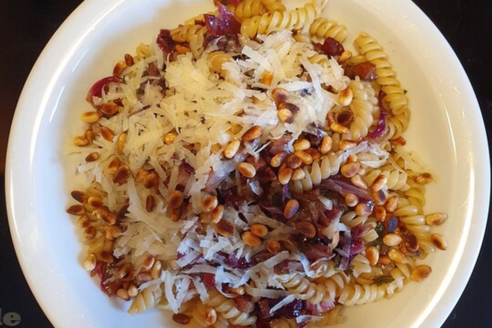 Pasta mit Radicchio und Cranberries