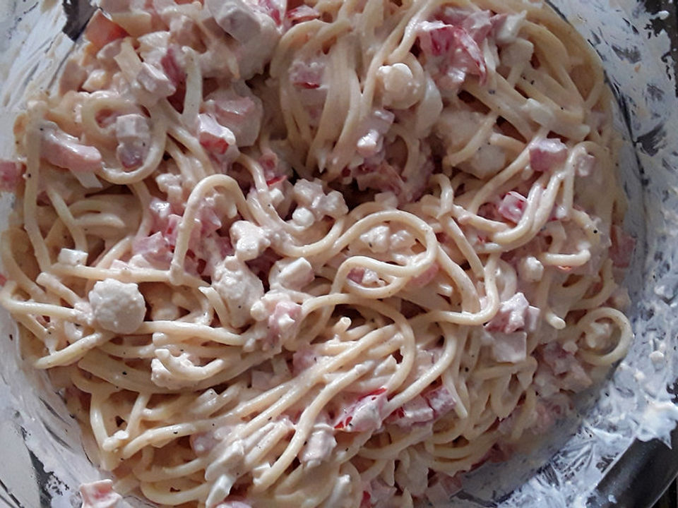 Spaghettisalat mit Blumenkohl, Tomaten, Fleischwurst und Eiern von ...