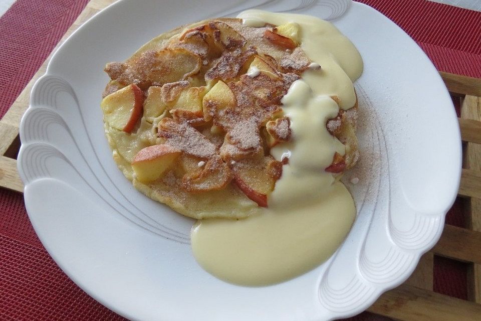 Apfelpfannkuchen mit Vanillesoße