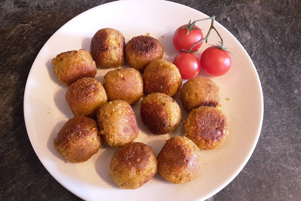 Vegane Linsen-Falafel mit Grünkernschrot, orientalisch gewürzt