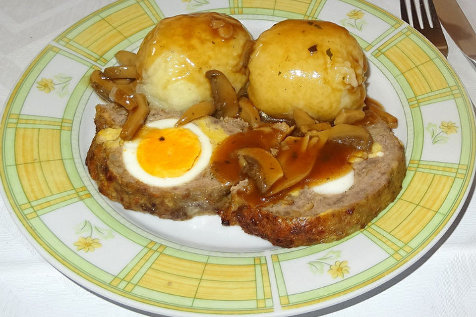 Falscher Hase mit Klößen und Jägersauce