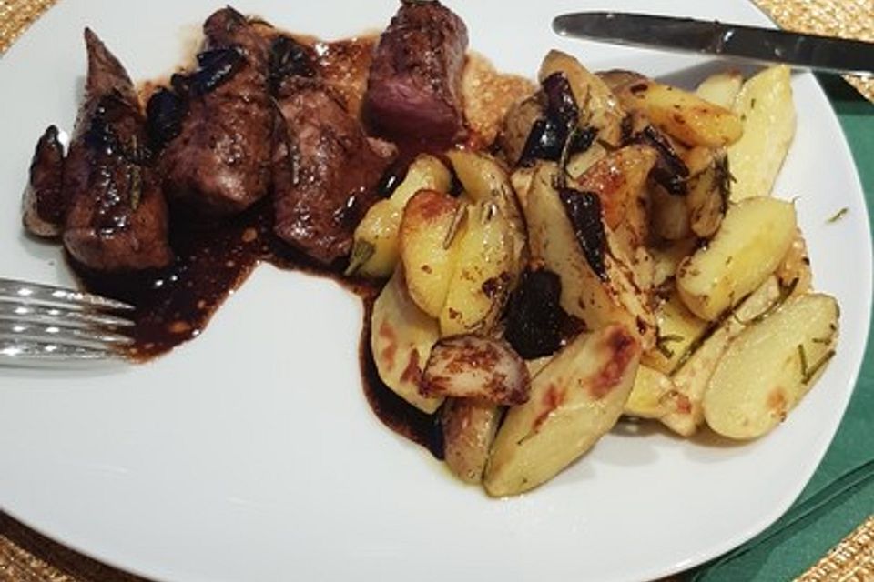 Lammfilet mit Balsamico-Knoblauch-Schalottensauce