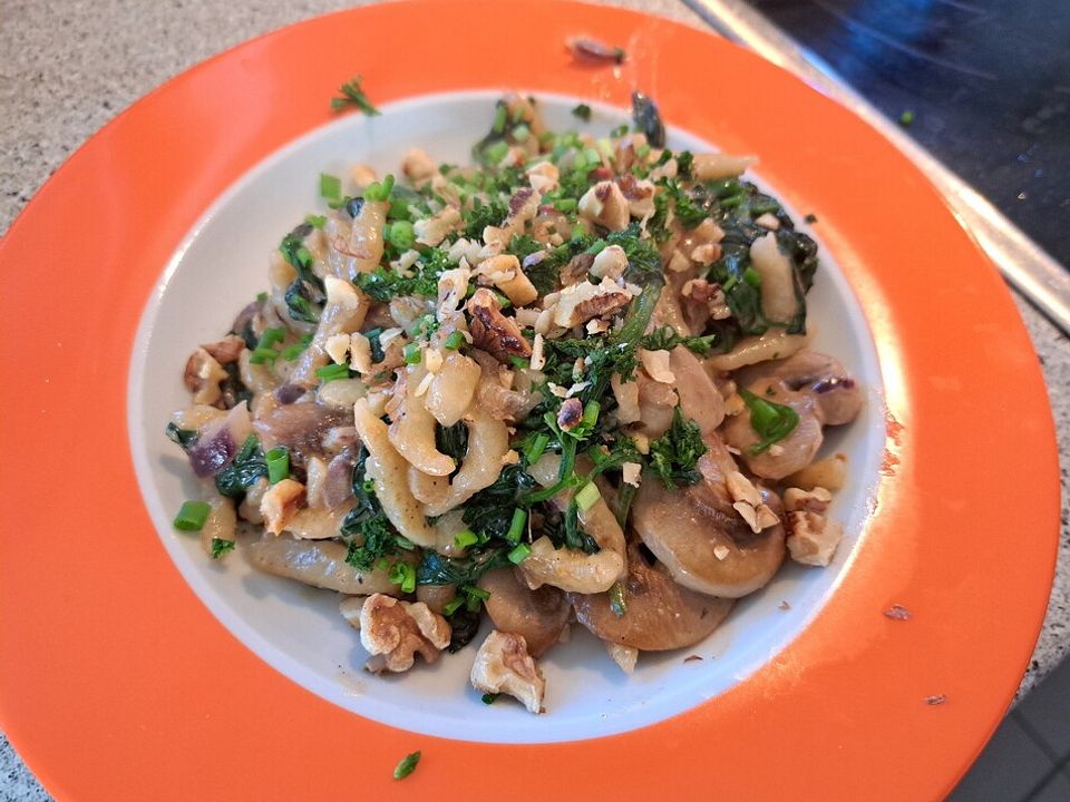 Spätzlepfanne mit Spinat und Pilzen von mpunktmayer| Chefkoch Spätzlepfanne mit Spinat und Pilzen von mpunktmayer| Chefkoch