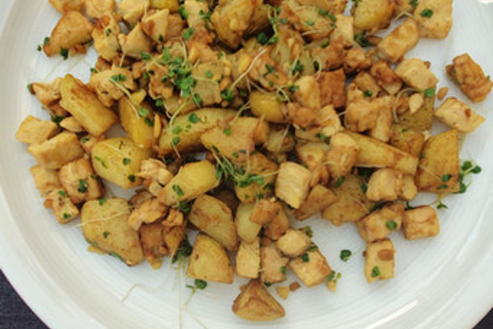 Kartoffel-Tempeh-Pfanne mit Rucola-Kresse