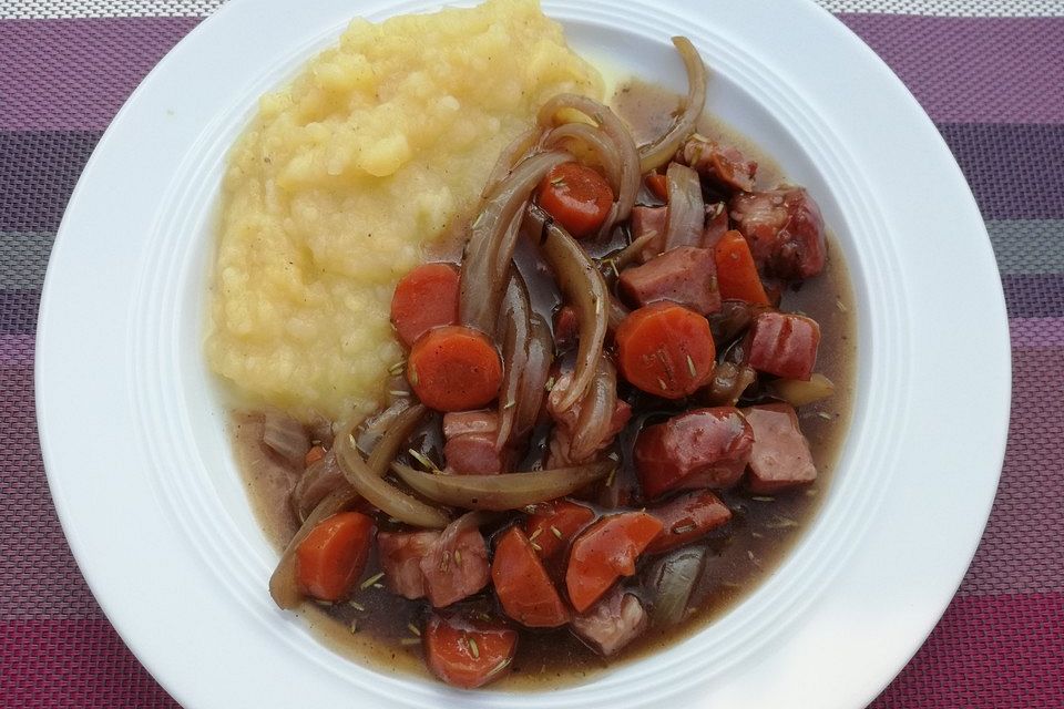 Kasseler-Ragout mit Kartoffel-Apfel-Stampf