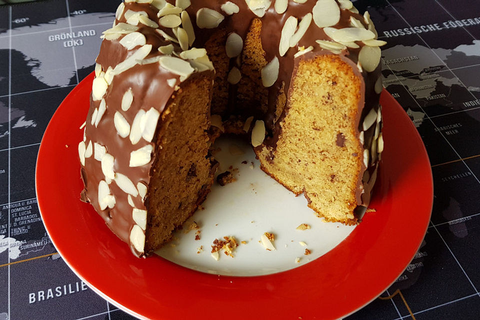 Marzipan-Eierlikör-Nuss-Schokolade-Kuchen