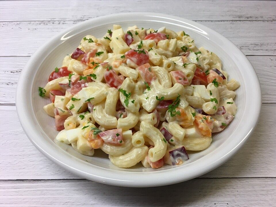 Heikes Nudelsalat mit Äpfeln und Tomaten von Sheigo| Chefkoch