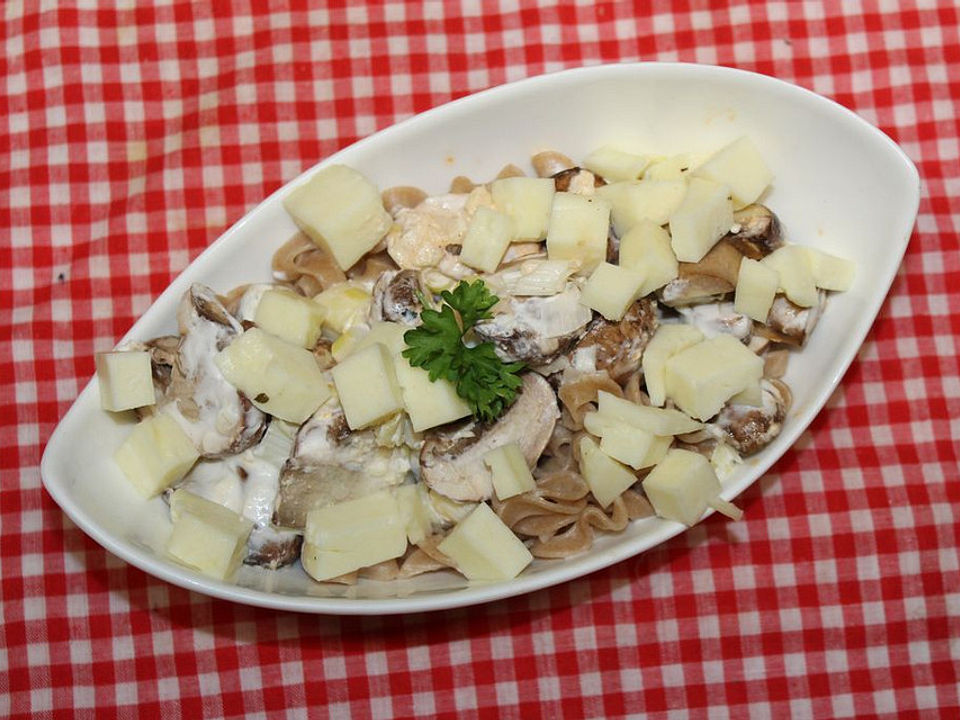 Nudeln mit Lauch-Pilz-Soße und Räuchertofu von kochmj| Chefkoch