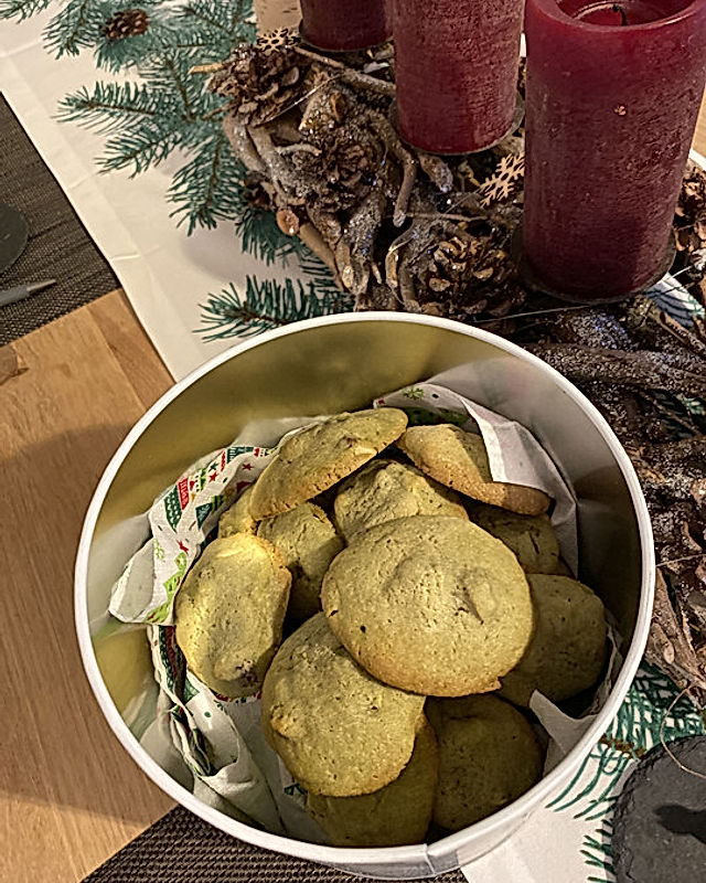 Chewy Matcha-Dattel-Cashew Cookies