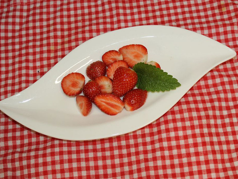 Gezuckerte Erdbeeren mit Calvados à la Didi von dieterfreundt | Chefkoch