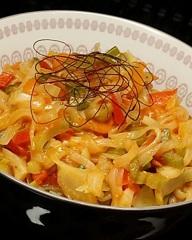 Thai Curry mit Gemüse und Reisnudeln