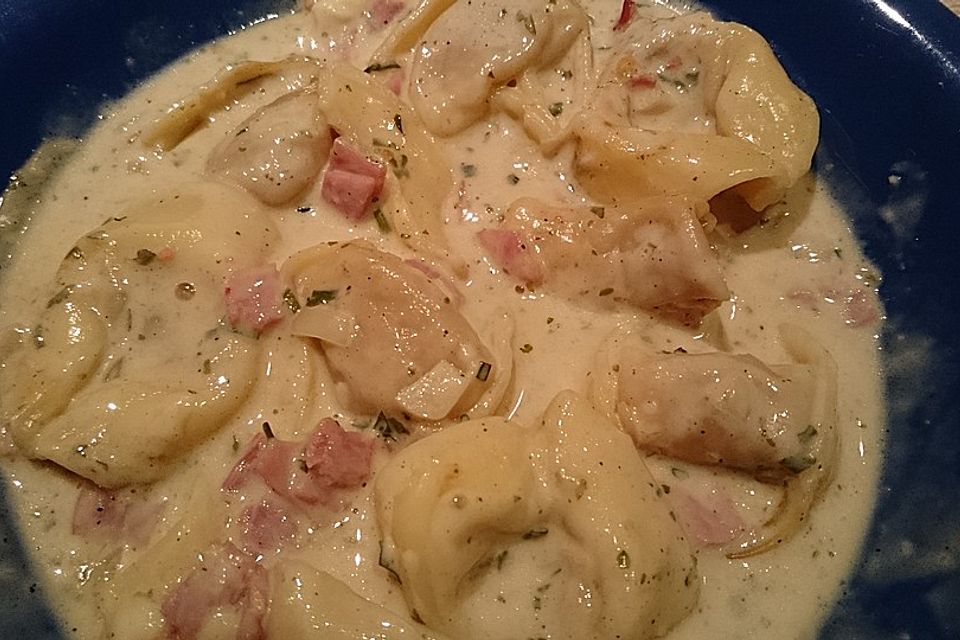 Tortelloni in Schinken - Sahne - Soße