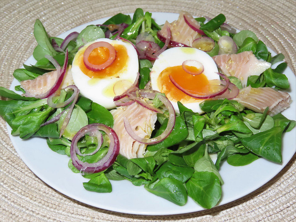Feldsalat mit Ei und Forelle von Koelkast| Chefkoch
