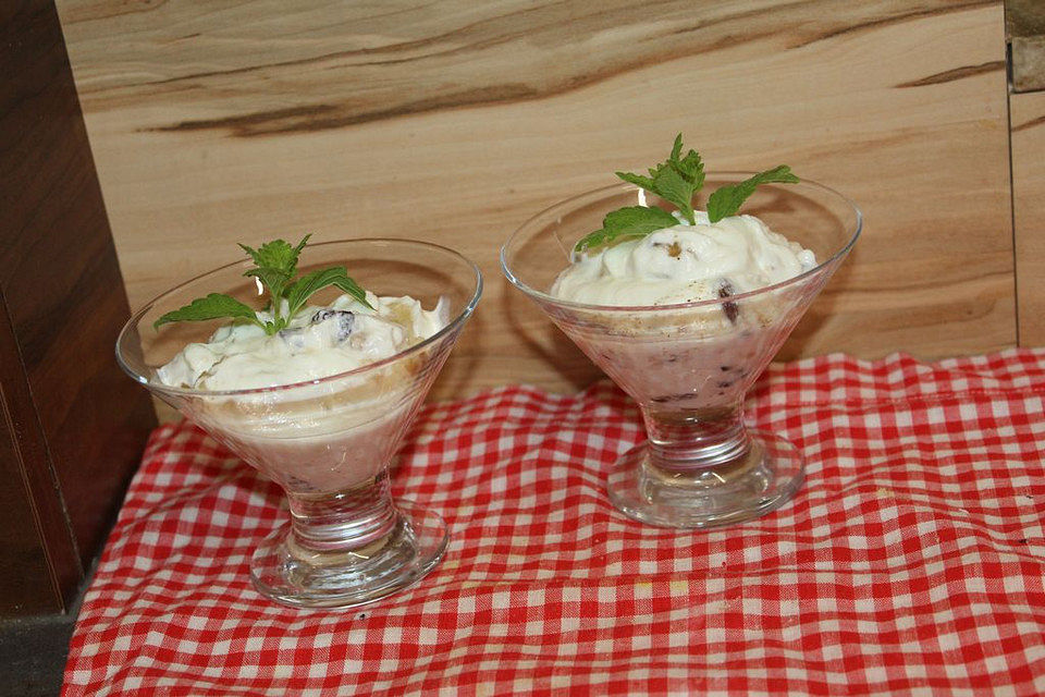 Bananen-Mascarpone-Creme mit Rumrosinen und Tonkabohne