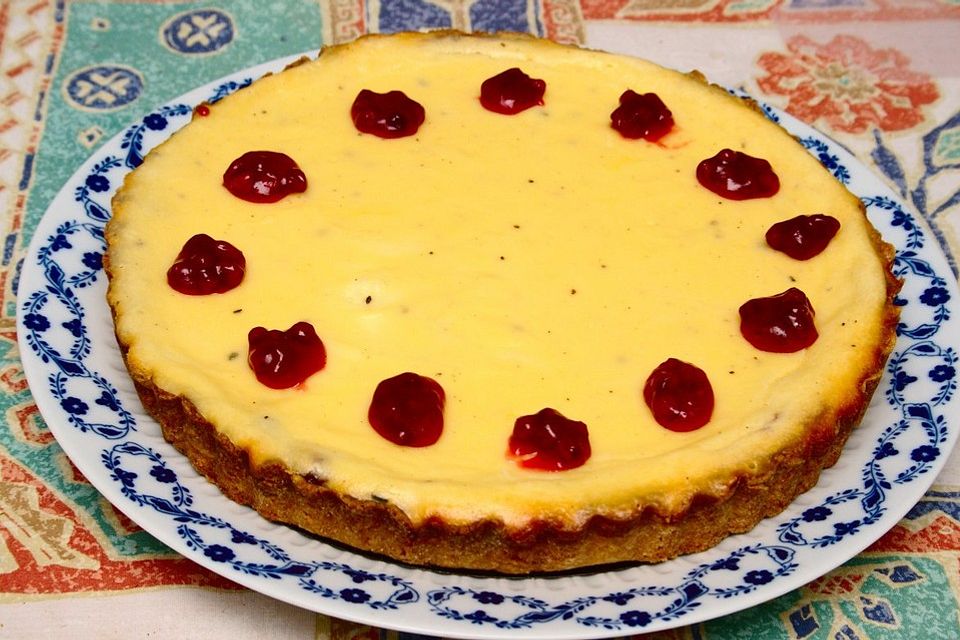 Frischkäse-Crème fraîche-Tarte mit Preiselbeeren