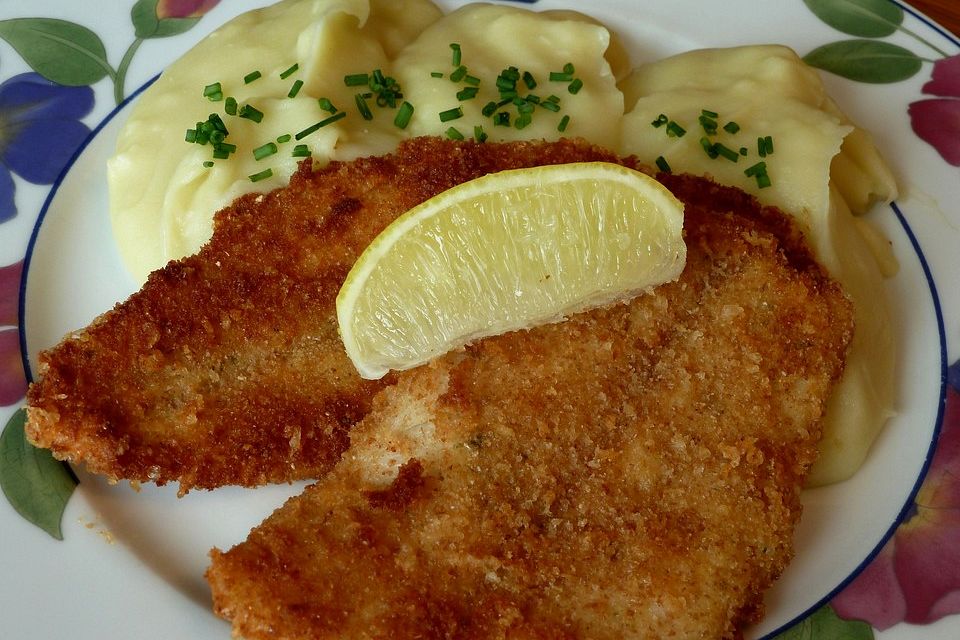 Schollenfilet in Käsepanade mit Knoblauch-Kartoffelpüree