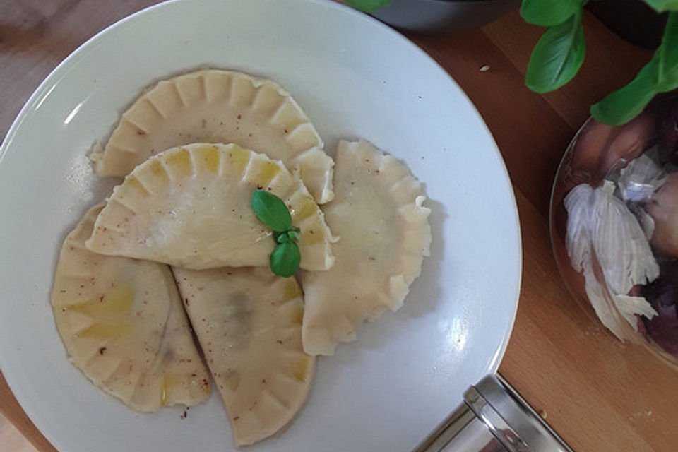 Vegane Ravioli mit Pilz-Tomaten-Füllung