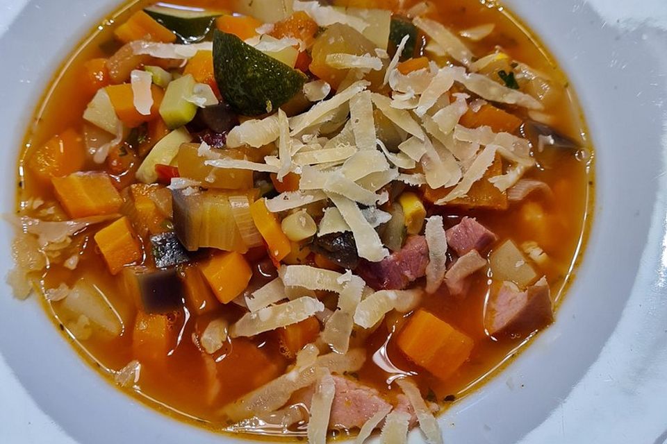 Gemüse-Tomaten-Suppe mit Kasseler