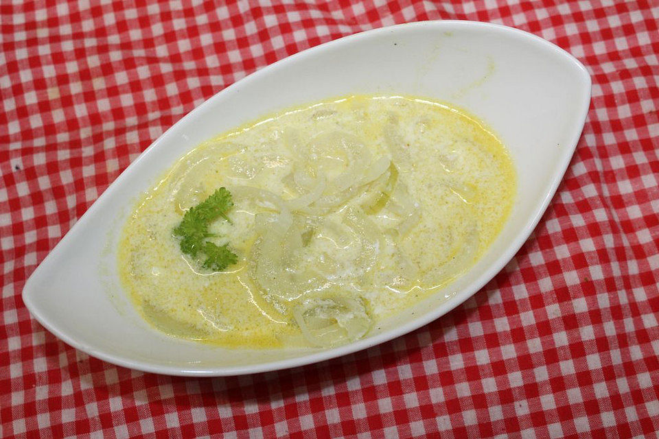 Zwiebelsauce mit Crème fraîche