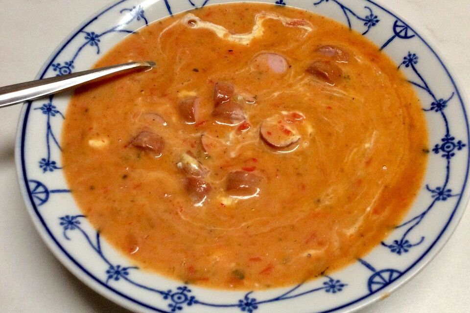 Kartoffel-Paprika-Suppe mit Crème fraîche